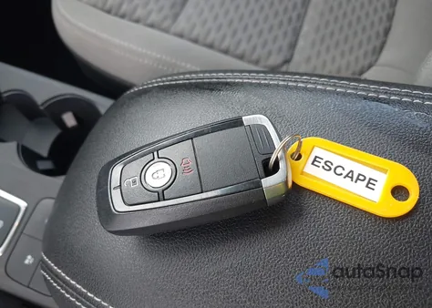 2021 Ford Escape Se z USA, uszkodzony, nr VIN 1FMCU0G64MUB03184